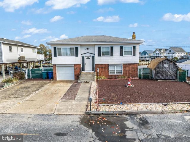 135 E POTOMAC DR, Tuckerton, NJ 08087