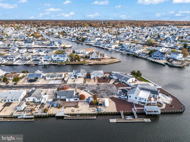 135 E POTOMAC DR, Tuckerton, NJ 08087