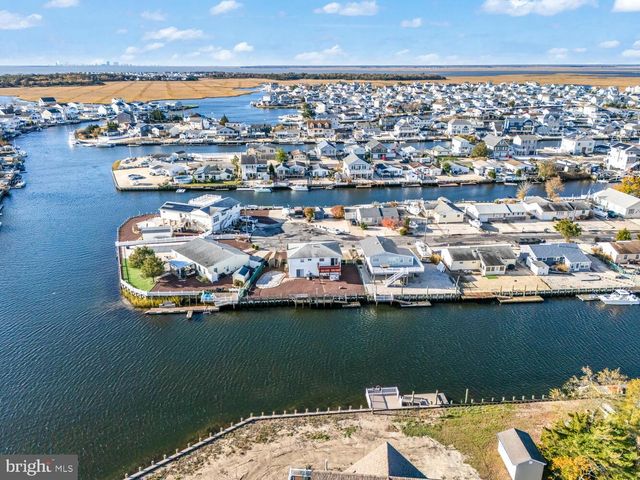 135 E POTOMAC DR, Tuckerton, NJ 08087