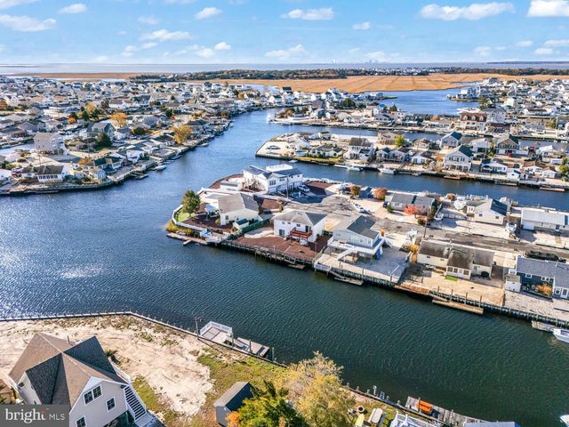 135 E POTOMAC DR, Tuckerton, NJ 08087