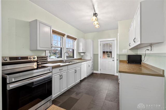 43 Watervliet Avenue, Dayton, OH 45420