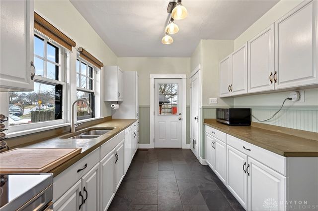 43 Watervliet Avenue, Dayton, OH 45420