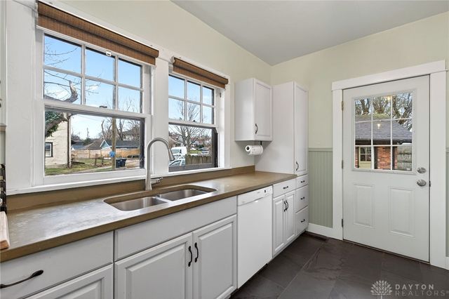 43 Watervliet Avenue, Dayton, OH 45420