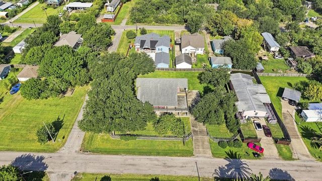 746 12th Street, Dickinson, TX 77539