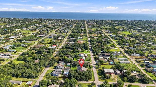 746 12th Street, Dickinson, TX 77539