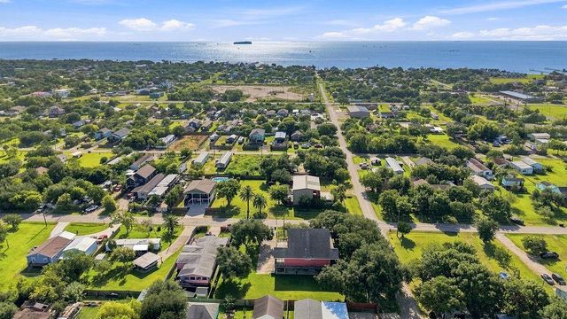746 12th Street, Dickinson, TX 77539