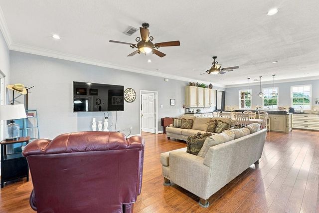 746 12th Street, Dickinson, TX 77539