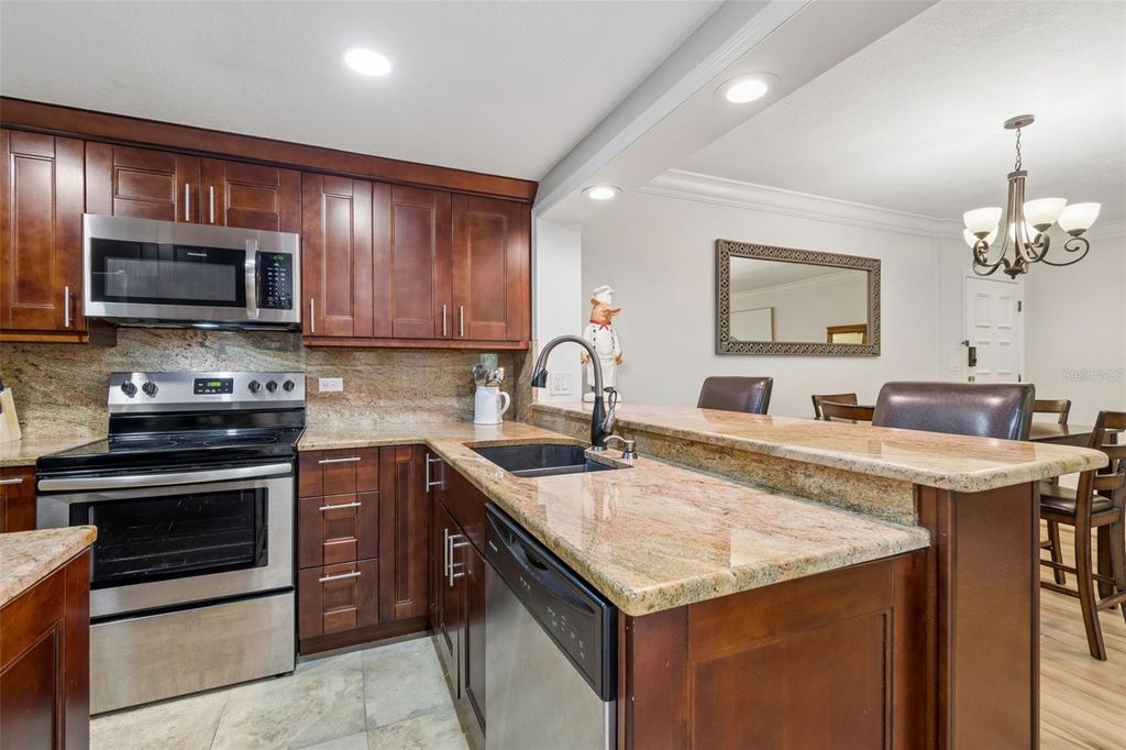 Image 13 of property listing at 36750 US HIGHWAY 19 N 06207, Palm Harbor, FL 34684