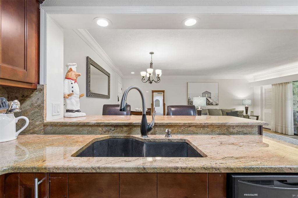 Image 14 of property listing at 36750 US HIGHWAY 19 N 06207, Palm Harbor, FL 34684