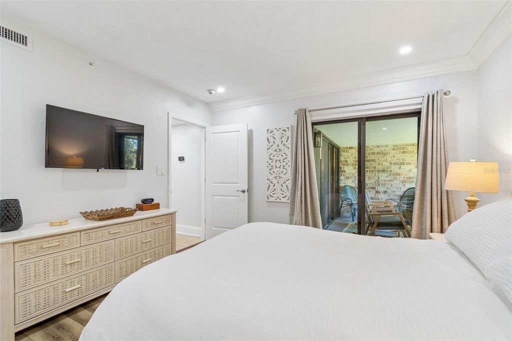 Image 25 of property listing at 36750 US HIGHWAY 19 N 06207, Palm Harbor, FL 34684