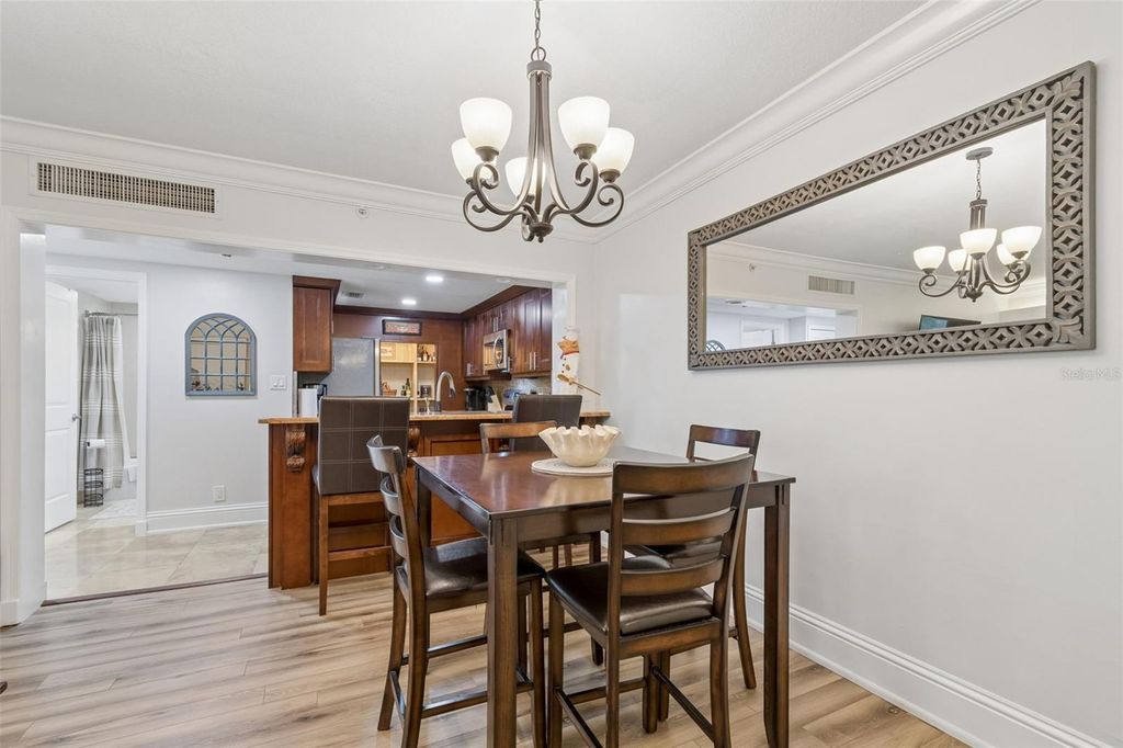 Image 4 of property listing at 36750 US HIGHWAY 19 N 06207, Palm Harbor, FL 34684