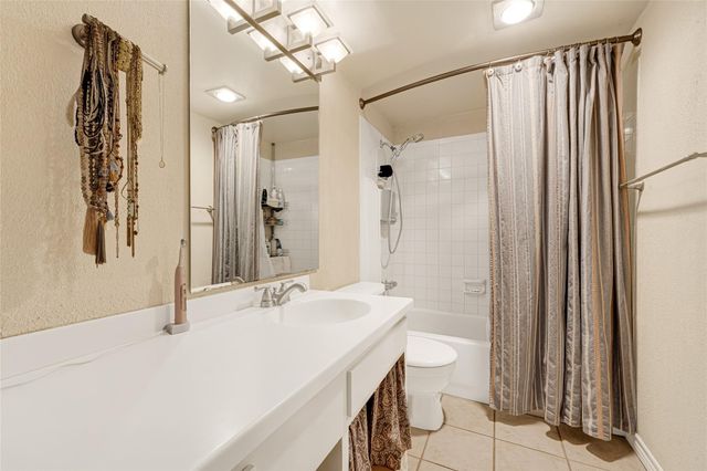 14703 Barryknoll Lane 23, Houston, TX 77079