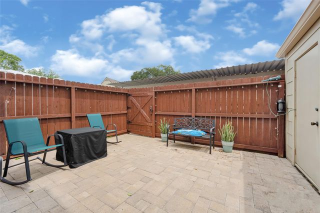 14703 Barryknoll Lane 23, Houston, TX 77079