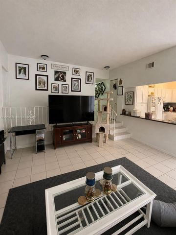 4850 SW 63rd Ter 133, Davie, FL 33314