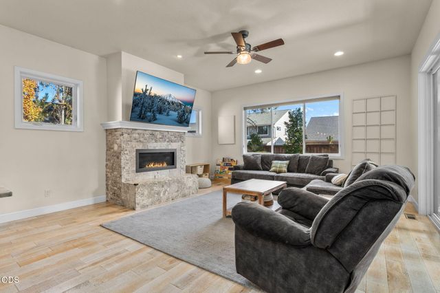 62678 NW Mt Thielsen Drive, Bend, OR 97703