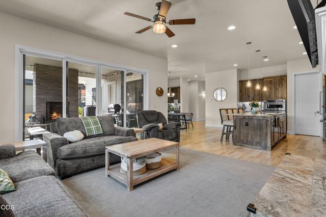 62678 NW Mt Thielsen Drive, Bend, OR 97703