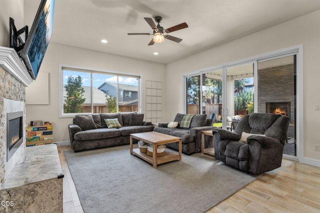 62678 NW Mt Thielsen Drive, Bend, OR 97703
