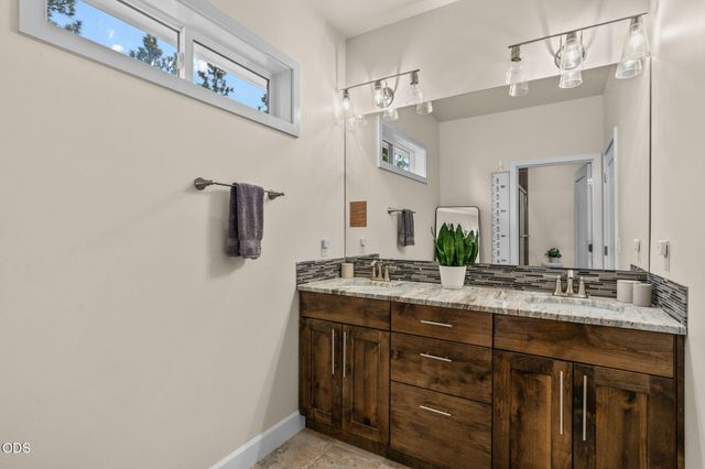 62678 NW Mt Thielsen Drive, Bend, OR 97703