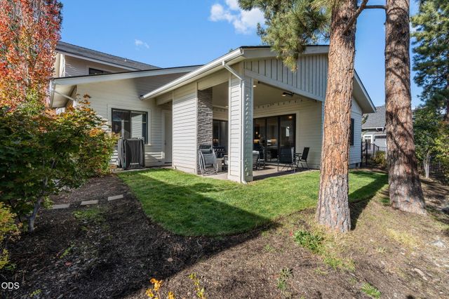 62678 NW Mt Thielsen Drive, Bend, OR 97703
