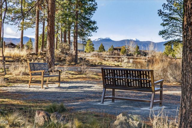 62678 NW Mt Thielsen Drive, Bend, OR 97703