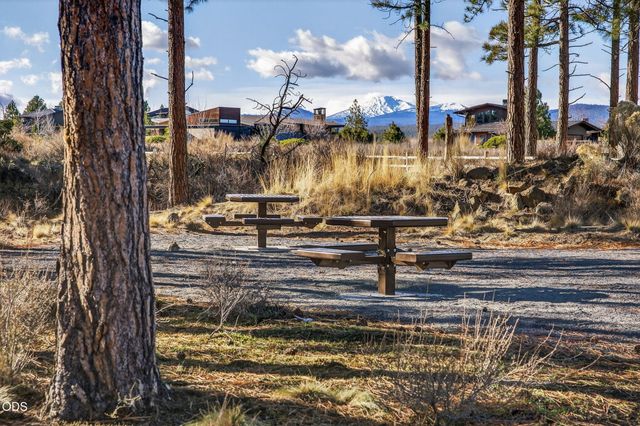 62678 NW Mt Thielsen Drive, Bend, OR 97703