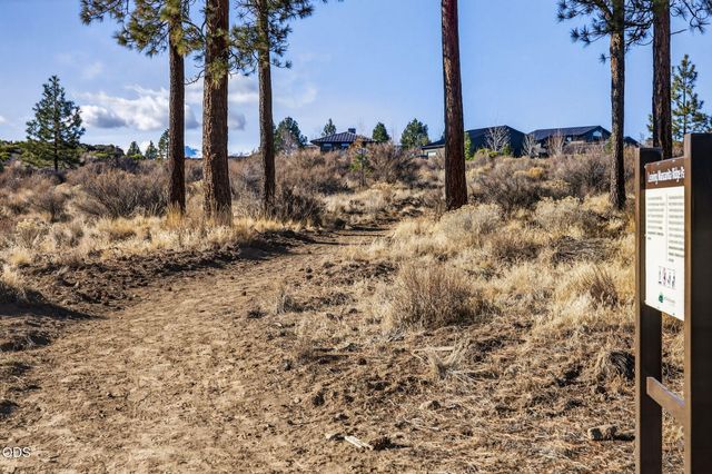 62678 NW Mt Thielsen Drive, Bend, OR 97703