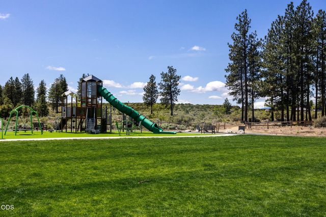 62678 NW Mt Thielsen Drive, Bend, OR 97703