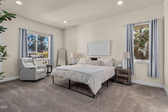 62678 NW Mt Thielsen Drive, Bend, OR 97703