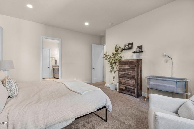 62678 NW Mt Thielsen Drive, Bend, OR 97703