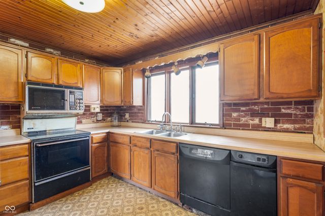 10939 S 400 E, Markleville, IN 46056