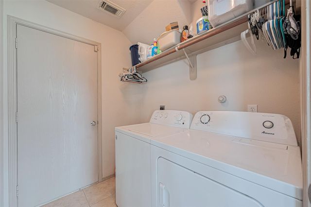 802 Remington Walk Court, Houston, TX 77073