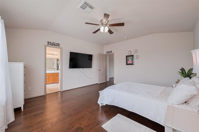 802 Remington Walk Court, Houston, TX 77073