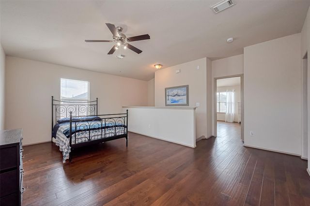 802 Remington Walk Court, Houston, TX 77073