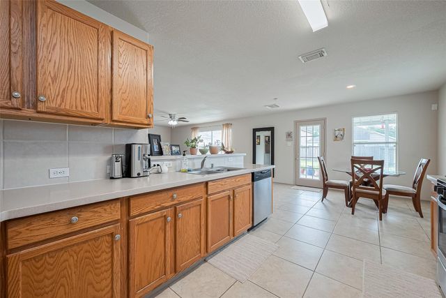 802 Remington Walk Court, Houston, TX 77073