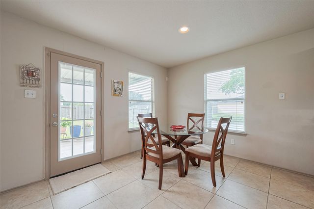 802 Remington Walk Court, Houston, TX 77073