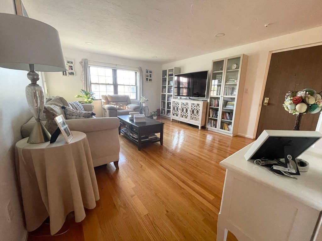 90 Neponset St 1006, Canton, MA 02021