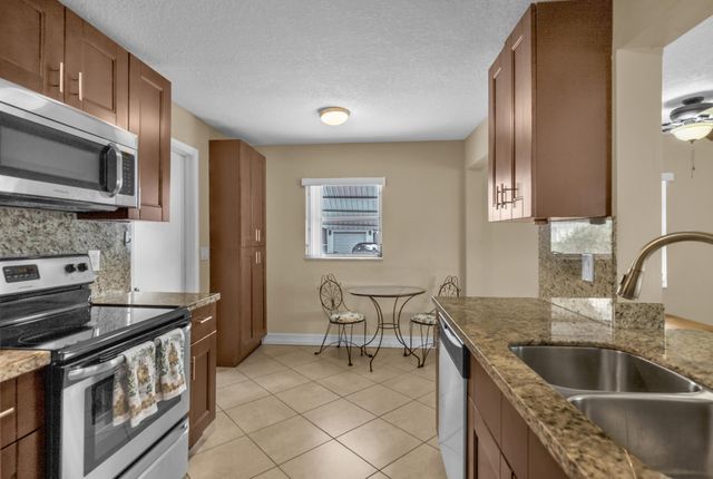 8208 NW 14 Street, Plantation, FL 33322