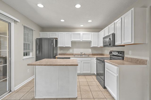 8039 Shadow Oak Drive, North Charleston, SC 29406