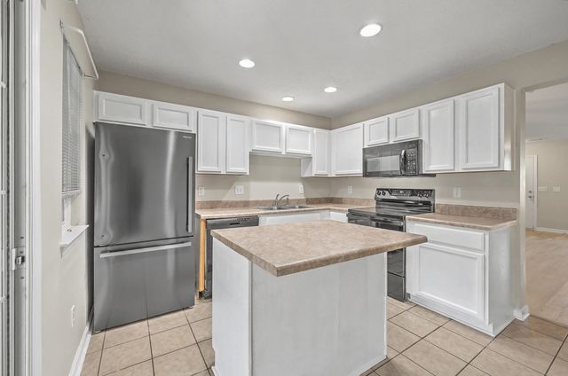 8039 Shadow Oak Drive, North Charleston, SC 29406