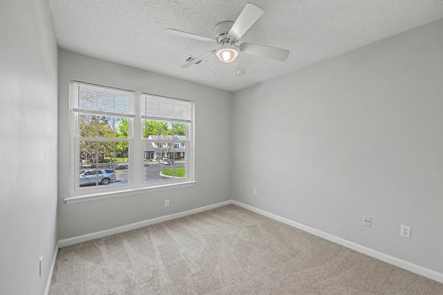 8039 Shadow Oak Drive, North Charleston, SC 29406