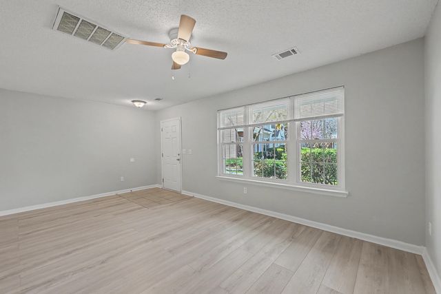 8039 Shadow Oak Drive, North Charleston, SC 29406