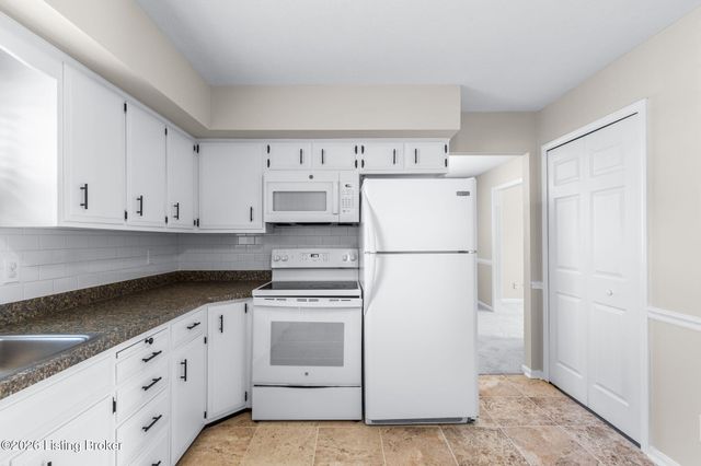 3902 San Marcos Rd, Jeffersontown, KY 40299