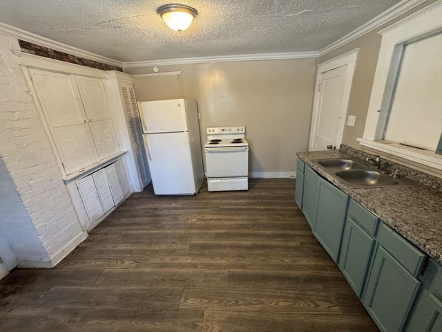 1829 THE OAKS AVE, Memphis, TN 38127