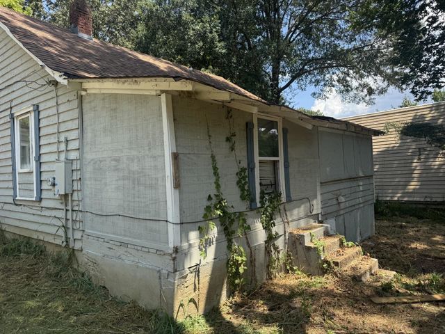 1829 THE OAKS AVE, Memphis, TN 38127