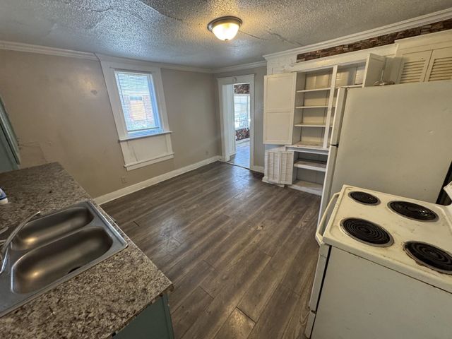 1829 THE OAKS AVE, Memphis, TN 38127