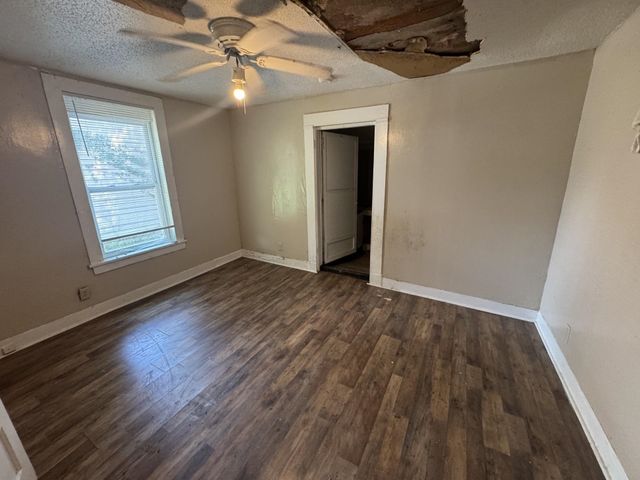 1829 THE OAKS AVE, Memphis, TN 38127