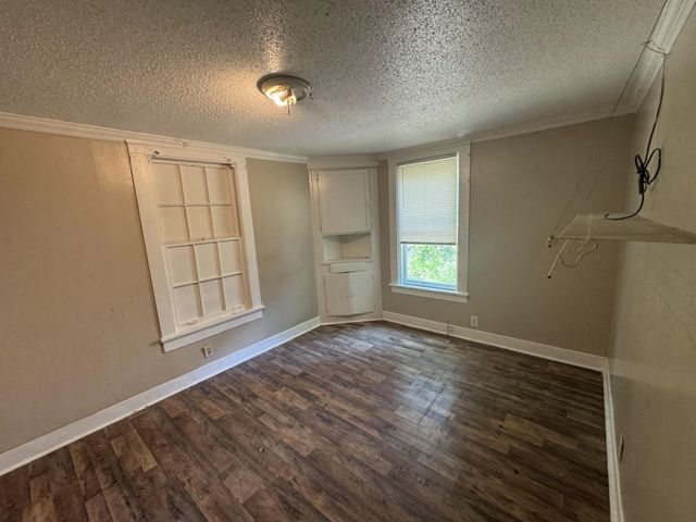 1829 THE OAKS AVE, Memphis, TN 38127