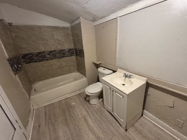 1829 THE OAKS AVE, Memphis, TN 38127