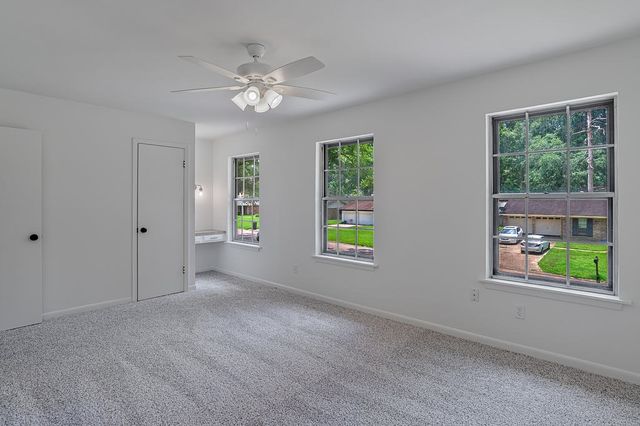 2020 N Kirkwood Drive, Shreveport, LA 71118