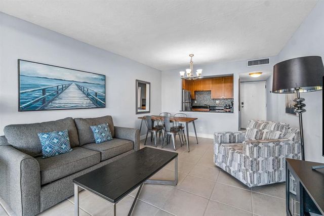 1830 Embassy Drive 604, West Palm Beach, FL 33401